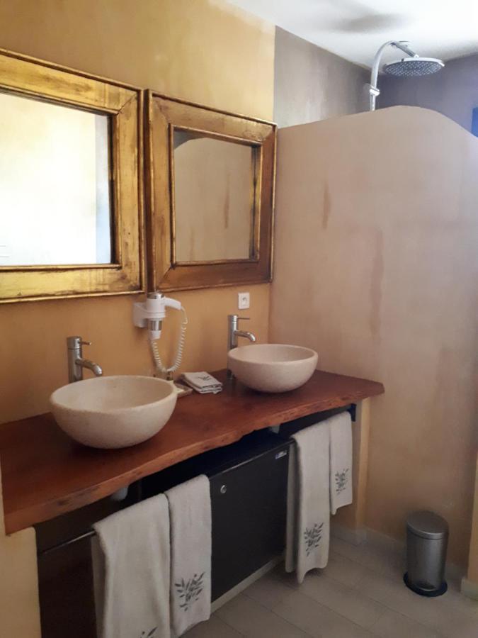 Mas Saint-Joseph Bed & Breakfast Фонвией Екстериор снимка
